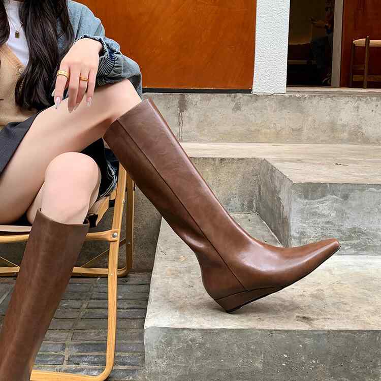 Rakuten - 秋冬 レディース ロングブーツ ウェッジヒール 牛革 ワイドレッグ フレンチ シンプル レトロ 柔軟 ビンテージ ファッション ソフト 筒丈 欧米風 時尚 靴 女性用 高筒 セットアップ 復古 坡跟 套筒 宽筒 法式 简约 柔软 女靴 欧美 牛皮