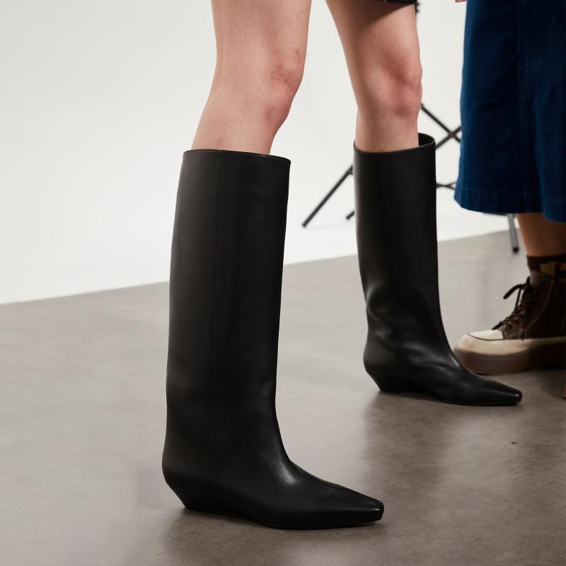 ロングブーツ レディース カーフレザー フラットソール ポインテッドトゥ 騎士風 ミニマリスト クラシック ベーシック コーデ 日常使い 通勤スタイル シンプルデザイン