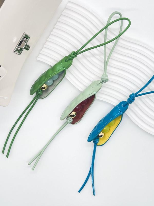 キーホルダー 男女兼用 本革 高級感 豆のさや型 バッグチャーム 車用 吊り飾り アクセサリー ペンダン..