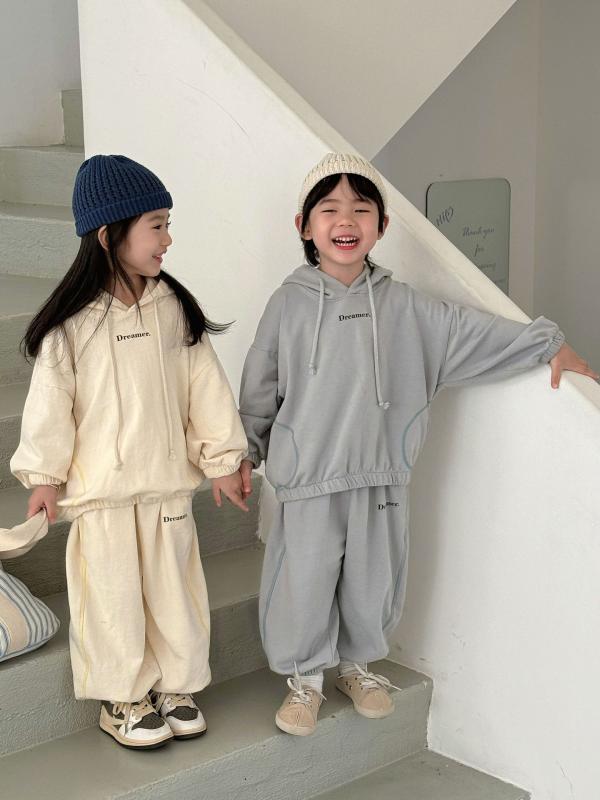 ・性別: ユニセックス・スタイル: カジュアル・セット数: 2点セット・対象年齢: 3〜8歳・適合身長: 90cm,100cm,110cm,120cm,130cm,140cm・袖丈: 長袖・フード: あり・パンツ丈: ロングパンツ・加工: 柔軟・厚み: 普通・パターン: 無地,レター・生地: スウェット・主素材: コットン・主素材含量: 90%・安全基準: Bクラス・着用方法: プルオーバー・カラー: ブルー,オフホワイト