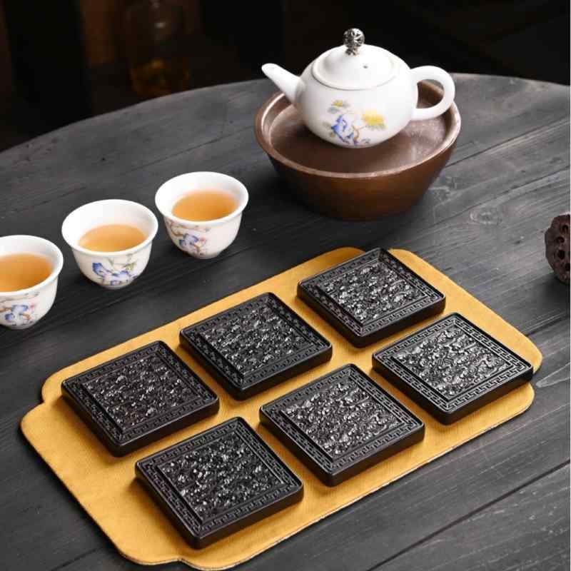 茶杯マット 紫光檀 木製 双面祥雲彫刻 高級感 茶皿 杯托 東アフリカ産 伝統柄 ギフト向き インテリア雑貨 卓上アクセサリー 天然素材 耐久性 洗練デザイン 日常使い 集めやすい セット販売 職人手作り 風水アイテム ラウンジグッズ ティータイム コレ