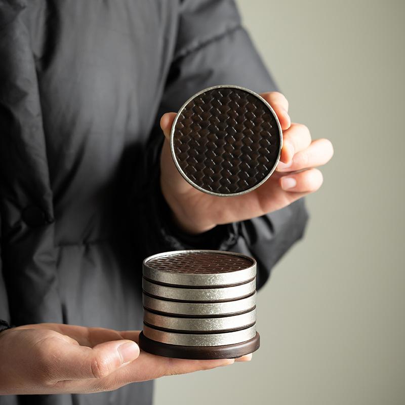 ティーカップマット 純チタン 高級感 滑り止め 断熱 竹編み レトロ クリエイティブ エコ素材 茶杯ディ..