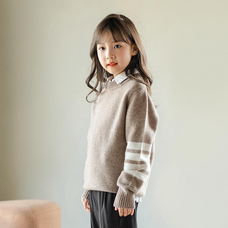 ・性別: ユニセックス・スタイル: シンプル・対象年齢: 8歳以上140cm以上・糸太さ: 普通・厚み: 加厚・袖丈: 長袖・着用方法: プルオーバー・柄: ストライプ・加工: シアーリング,柔軟加工・素材: ウール100%・安全基準: B類・襟型: 半高領・カラー: キャメル,ネイビー,ミッドグレー・対応身長: 100cm,110cm,120cm,130cm,140cm,150cm,160cm,165cm