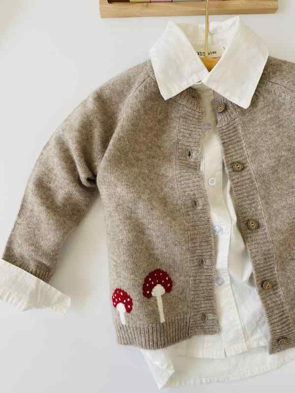 キッズ 秋冬 カシミア 長袖 セーター 丸首 厚手 開襟 ニット トップス 刺繍 きのこ柄 暖か素材 柔らかい肌触り 子供服 日常使い