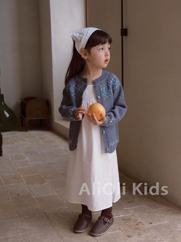 キッズ 秋冬 カシミヤ セーター 厚手 防寒 暖か 肌に密着 ニット トップス 保温 素材 子供服 長袖 インナー ベースレイヤー 日常使い 室内着 外出着 柔らかい 軽量 吸湿 速乾 ハイネック クルーネック 長め丈 ゆったりシルエット 伸縮性 耐久性