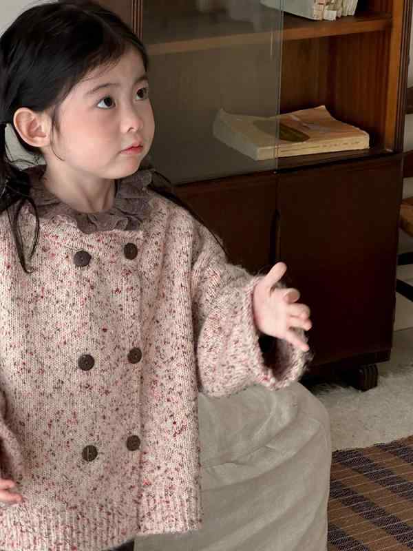 キッズ カーディガン 女の子 秋冬 カラフル ダブルボタン ニットセーター 特殊ヤーン 暖か素材 日常使い キュートデザイン 多色展開 軽量 ソフトタッチ 伸縮性 レイヤード コーディネート 学校 通学 遊び着 家庭用 ギフト向き