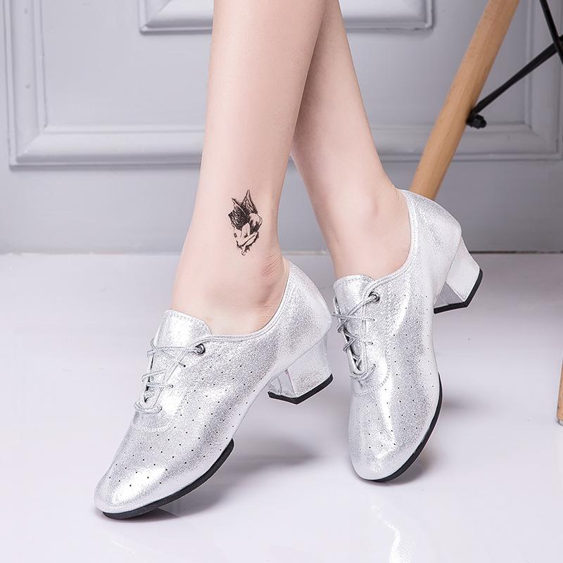 ダンスシューズ 大人教師用 ラテン舞 ワルツ 中ヒール ソフトソール ゴム底 広場舞 スタンダード 国標準 軽量 快適 フィット感 吸湿速乾 通気性 耐久性 室内外対応