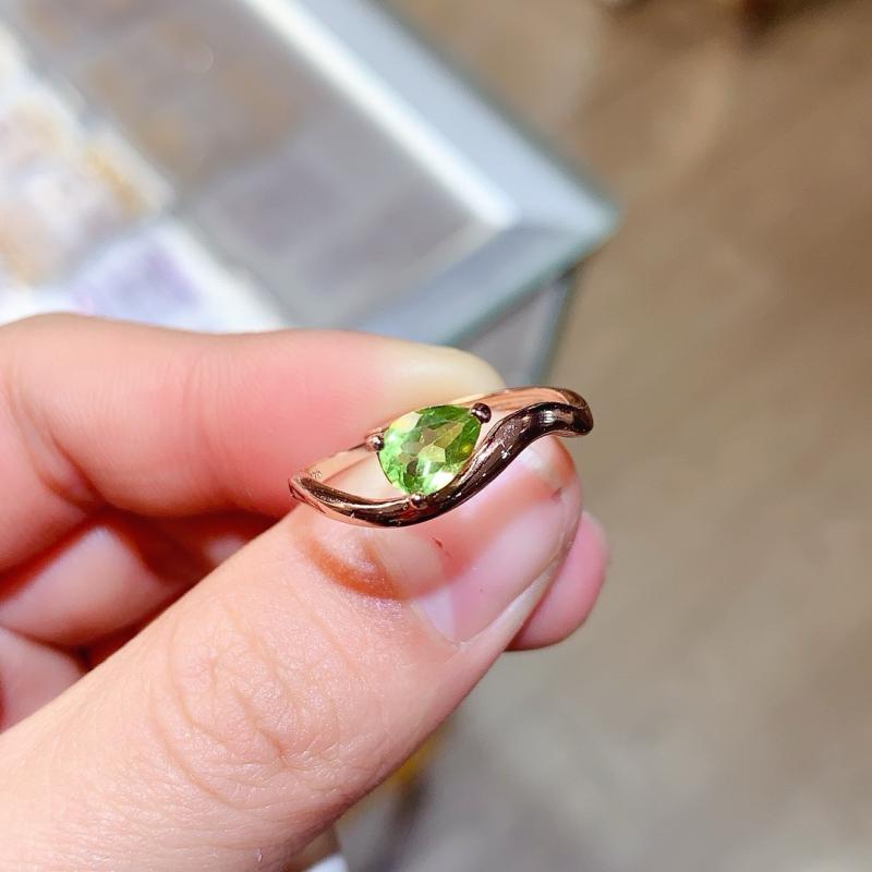 指輪 レディース 天然ペリドット 925純銀 水滴型 日韓風 ファッション ニッチデザイン 華奢 スタイリッ..