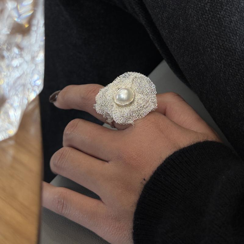 指輪 レディース 高級感 花モチーフ パール 大ぶり 個性的 スタイリッシュ トレンド オープン デザイン..