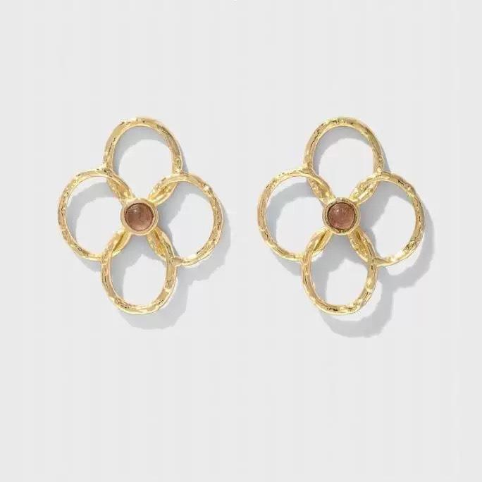 SWAROVSKI - 秋冬 レディース イヤリング スタッドピアス 金銀カラー 透かし彫り 花モチーフ 石付き フレンチスタイル 小衆デザイン 軽奢 高級感
