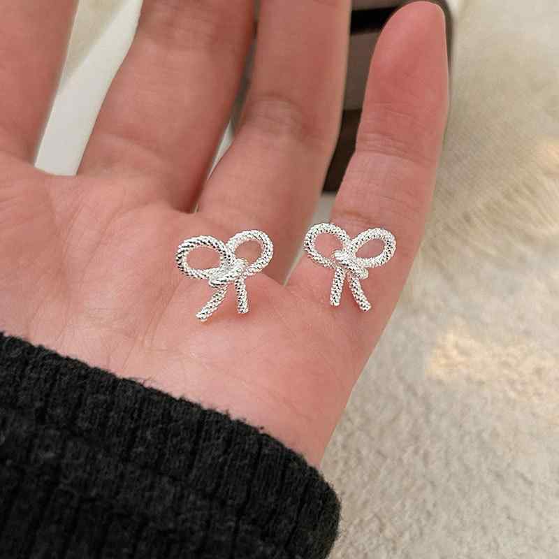 Freshwater Pearl - レディース ピアス イヤリング 純銀 S925 韓国風 ライン 蝶結び シンプル 軽奢 トレンド アクセサリー 耳飾り