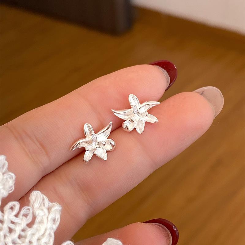 イヤリング レディース 純銀 アイリスフラワー フレンチ レトロ 優しい気質 精緻 高級感 不規則花 耳飾