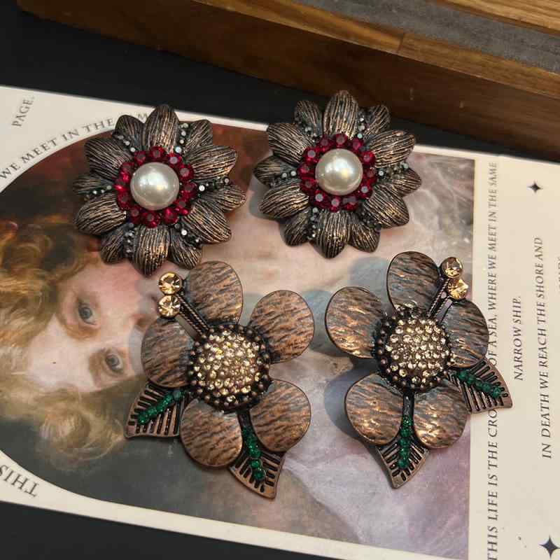 ピアス レディース フラワーモチーフ チェコジルコニア パール インセット アンティーク レトロ 銅色 ..