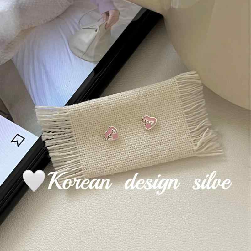 Rhodolite - 春夏 レディース スタッドピアス 純銀 かわいい ピンク リボン 蝶結び イヤースタッド フェミニン 精緻 アクセサリー 日常使い 軽量 シンプル デザイン 女性向け ギフト トレンド 2024 春夏コレクション