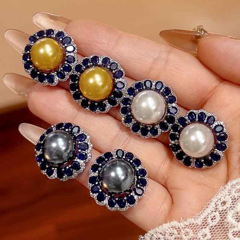 SWAROVSKI - レディース スタッドピアス パール 天然風 オーストラリア 白パール 南洋パール ブルーサファイア 組み合わせ 高級感 女性アクセサリー 耳元ジュエリー 華やか デザイン