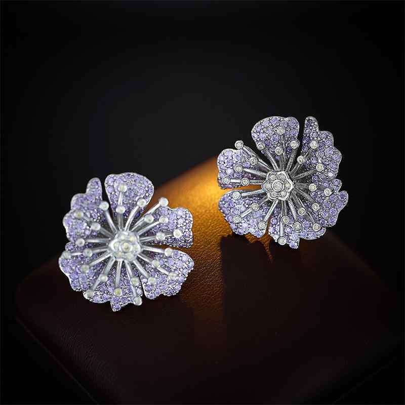 SWAROVSKI - スタッドピアス レディース 小粒ジルコニア 花モチーフ レトロ 宮廷風 軽奢 高級感 シルバー 優雅 豪華 フラワー耳飾り エレガント ラグジュアリー ジュエリー アクセサリー