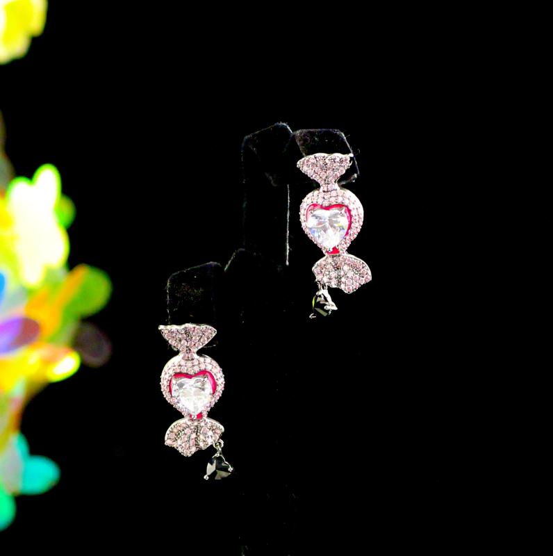 SWAROVSKI - ピアス レディース ジルコニア キャンディ風 繊細 小ぶり デザイン性 百搭 高級感 軽奢 S925 シルバー 耳飾り 女性用 ユニーク スタッド デリケート エレガント アクセサリー