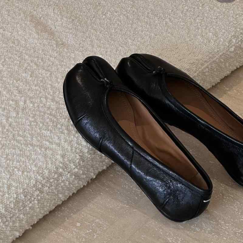 レディース バレエシューズ 本革 平底 浅口 分趾 レトロ フラットシューズ 猪蹄馬蹄 スタイル 軽量 快適 通勤 通学 日常使い 足指ケア シンプル デザイン 女性 靴 夏 春夏 履きやすい 足元おしゃれ トレンド ニッチ ファッション アクセサリー