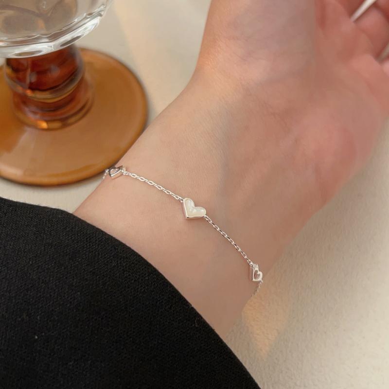 ・素材: シルバー・加工: 電鍍・形状: ハート形・色: シルバー・素材純度: 925シルバー・スタイル: シンプル・製品カテゴリ: 手飾り・対象: 女性・流行要素: ハート形