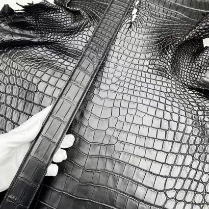 ベルト メンズ ワニ皮 ナイルワニ皮 マット皮 ブラック 高級感 本革 レザー 軽量 快適 ビジネス 通勤 カジュアル デイリー 汎用 コーディネート スタイル 万能