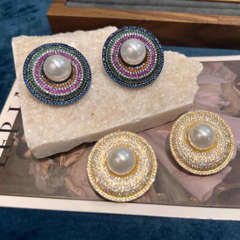 ピアス レディース パール 丸型 精巧加工 レトロ ファッション 高級感 電気メッキ加工 高保色 イヤーアクセサリー 日常使い シンプルデザイン 輝き 女性向け アクセサリー ジュエリー 耳飾り スタッドタイプ クラシックスタイル 洗練 耐久性 カラーバ