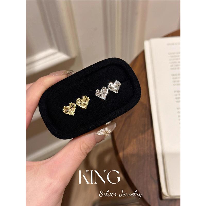 レディース イヤリング ハート モチーフ レーザー加工 925 シルバー ゴールド メッキ 高級感 レトロ 気質 アクセサリー ジュエリー ピアス 女性用 ファッション 日常使い ギフト ラブリー デザイン 軽量 輝き スタイリッシュ トレンド コーディ