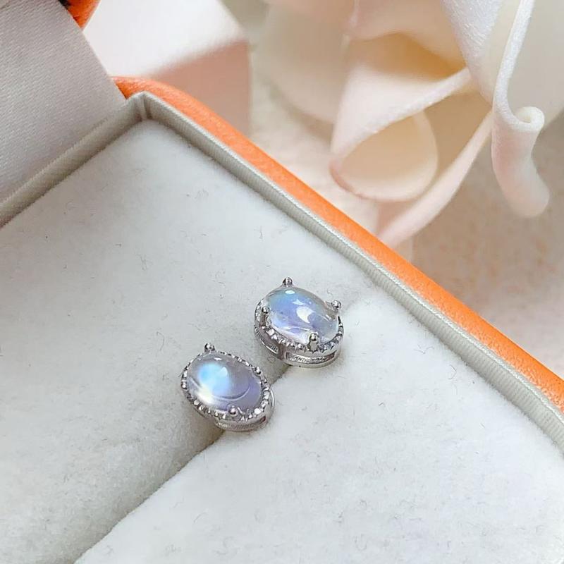 ピアス レディース 天然 ブルームーンストーン 925シルバー 嵌め込み シンプル デザイン 高級感 クール 印象 通勤 コーディネート マルチユース 軽量 個性的 アクセサリー 女性 ジュエリー スタッド 耳元 装飾 日常使い ベーシック スタイル