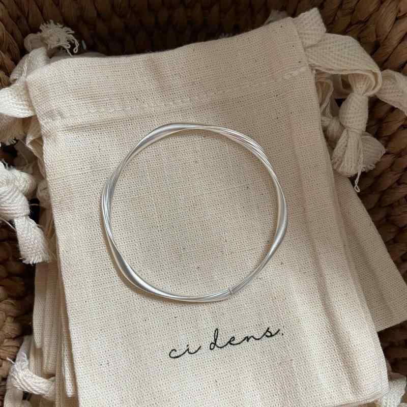 レディース ブレスレット 純銀 モビウス ツイスト 韓国 小众 デザイン 高級感 INS 風 小紅書 風 手環 ..