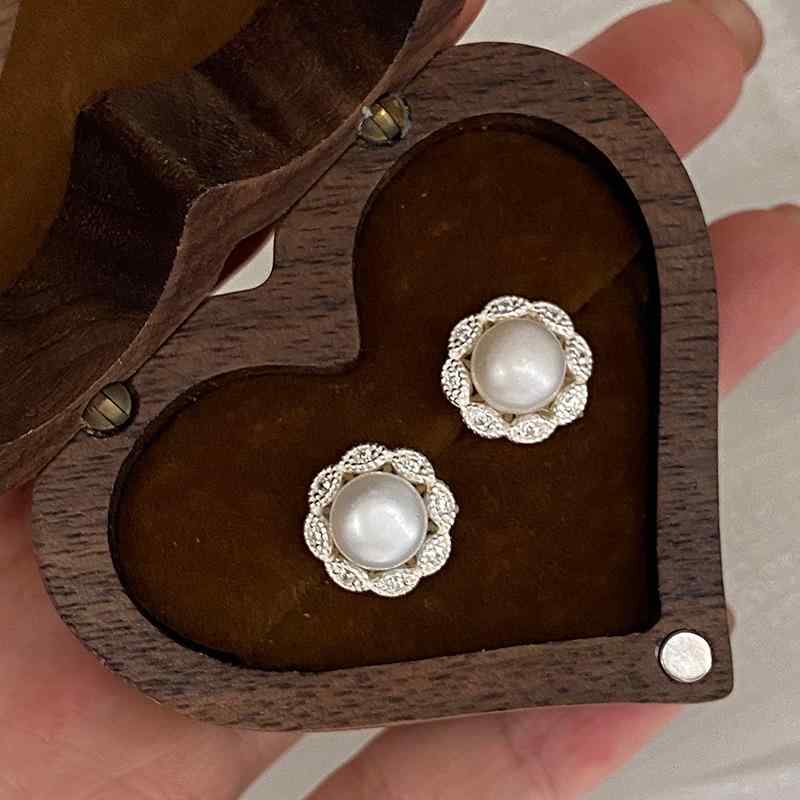 ピアス レディース 純銀 パール ジルコニア インセット レトロ スイート エレガント スクリュー式 イヤリング 女性用 優しい雰囲気 かわいい デザイン アクセサリー 日常使い ギフト向き