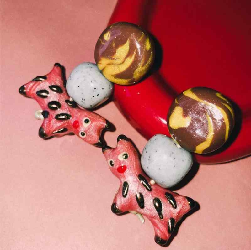 イヤースタッド ピアス ユニセックス 犬耳 かわいい コミカル 個性的 ユニーク ニッチ カートゥーン ドーパミンカラー コントラストカラー ファッション アクセサリー