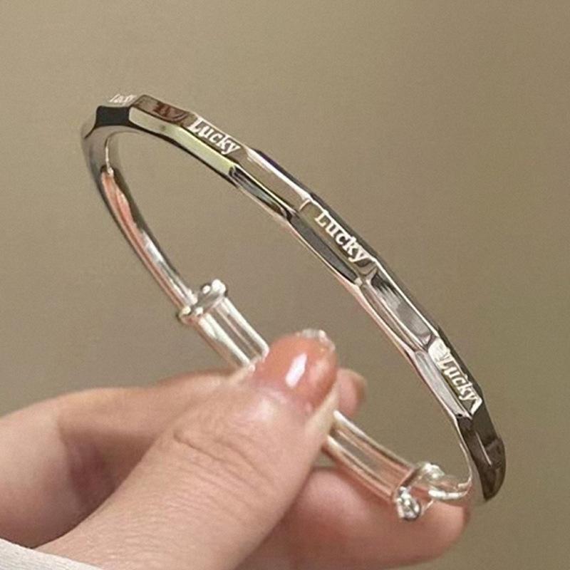 アクセサリー ブレスレット レディース ラッキーアイテム ファッション シンプル アルファベット デザイン 手首飾り スライド調整 タイプ 若者向け 日常使い モダン スタイル 女性用 ジュエリー 手元アクセント 洗練 カジュアル