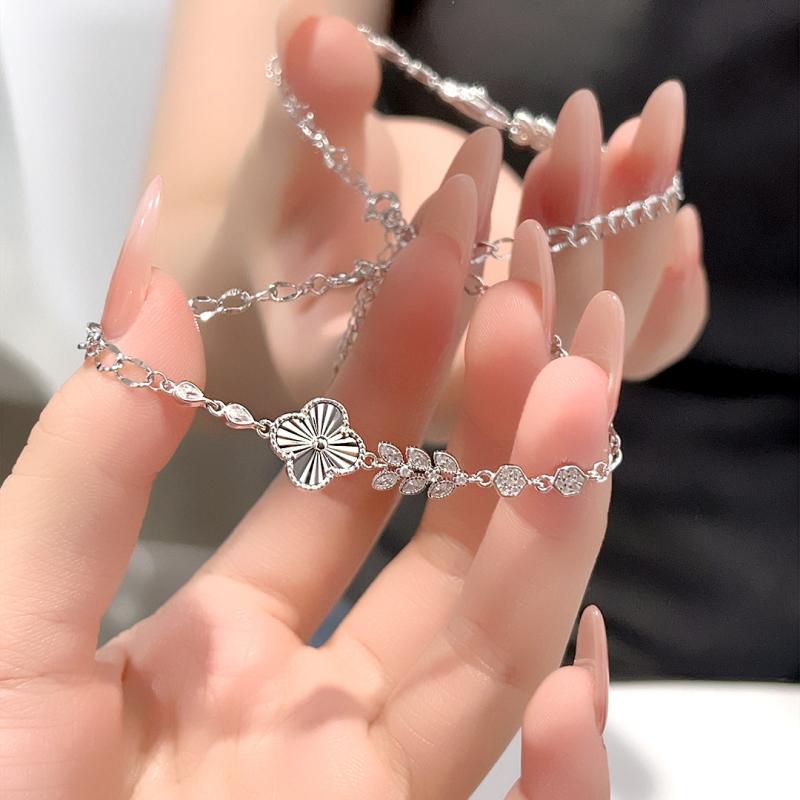 レディース ブレスレット 925シルバー 四つ葉のクローバー ラッキーチャーム シンプル デザイン 高級感 ユニーク レーザー加工 モチーフ ネックレス アクセサリー