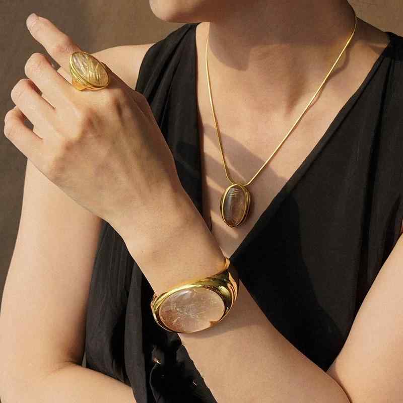 ブレスレット レディース 天然茶晶石 楕円形 レトロ デザイン 簡約 法式風 個性 重工 手飾り 女性用 アクセサリー 天然石 ジュエリー ファッション アクセント スタイリッシュ ユニーク クラシック モダン 日常使い ギフト向き