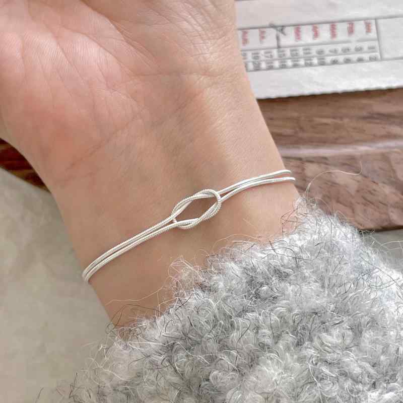 ブレスレット レディース 925シルバー 蛇骨チェーン 結び目デザイン 幾何学パターン シンプル 日常使い..