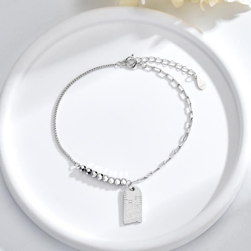 ブレスレット レディース 925シルバー CNC精密彫刻 高級感 ビーズ アクセサリー 軽やか デザイン 日常使い コーデ万能 シンプル ジュエリー 手元 装飾 細工 繊細 輝き スタイリッシュ モダン 女性向け シルバーアクセ