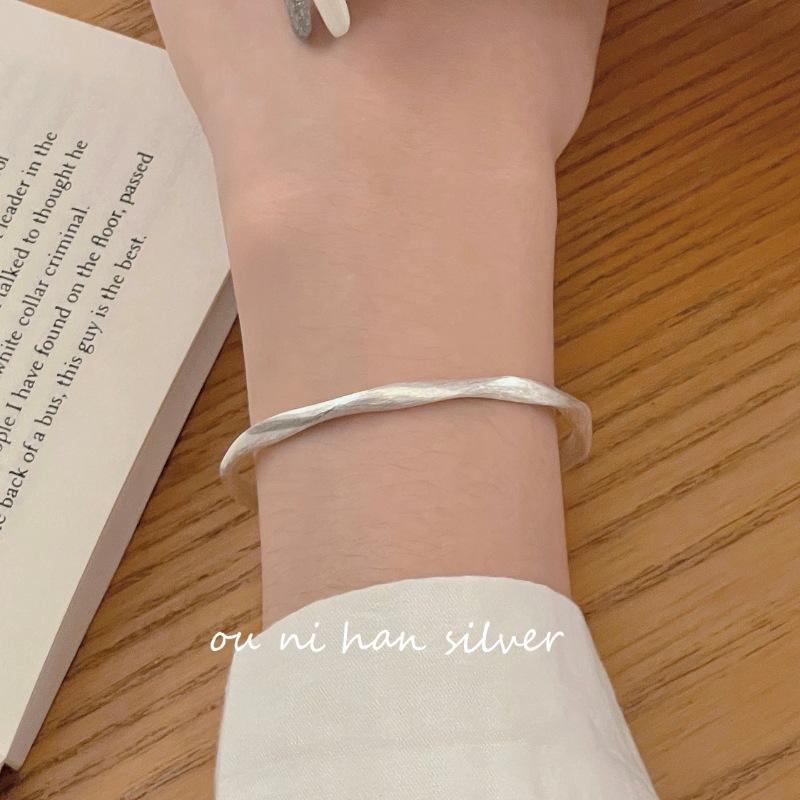 ブレスレット レディース 925シルバー 波状ブラシ仕上げ インフルエンサー ユニークデザイン 高級感 韓..