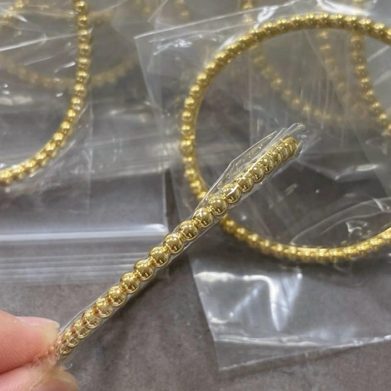 ブレスレット レディース シンプル ミニマル デザイン 米粒パール ビーズ 重ね付け レイヤード V金メッキ ゴールド加工 精工ジュエリー 個性派 アクセサリー