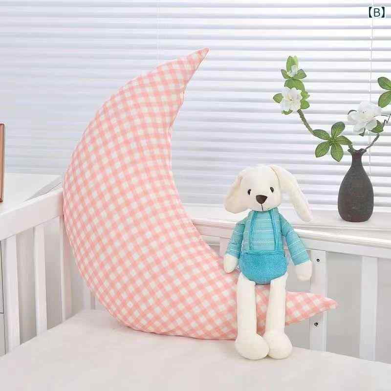 くらしのセロネの安眠枕 ベビー キッズ 月型 ガーゼ 睡眠補助 玩具付き 大型抱き枕 赤ちゃん 寝かしつけ 柔らかい素材 肌触り良い 安全設計 かわいいデザイン 新生児対応｜アングル3