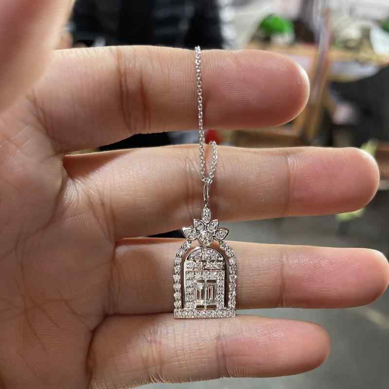 ネックレス レディース 城堡モチーフ ペンダント ジルコニア 満載 金メッキ 高級感 鎖骨ライン ユニー..