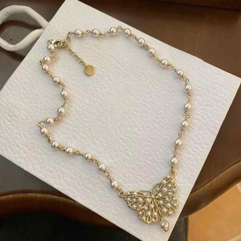 ネックレス レディース 高級感 透かし彫り 蝶 パール 鎖骨チェーン ファッション 大人っぽい アクセサ..