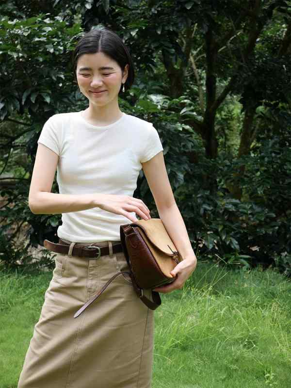 ・主な素材: テンセル・パターン: 無地・スタイル: プルオーバー・袖丈: ショート・フィット: スリム・着丈: 普通 (50-65cm)・襟型: クルーネック・袖型: スタンダード・色: ホワイト,ネイビー・サイズ: フリー