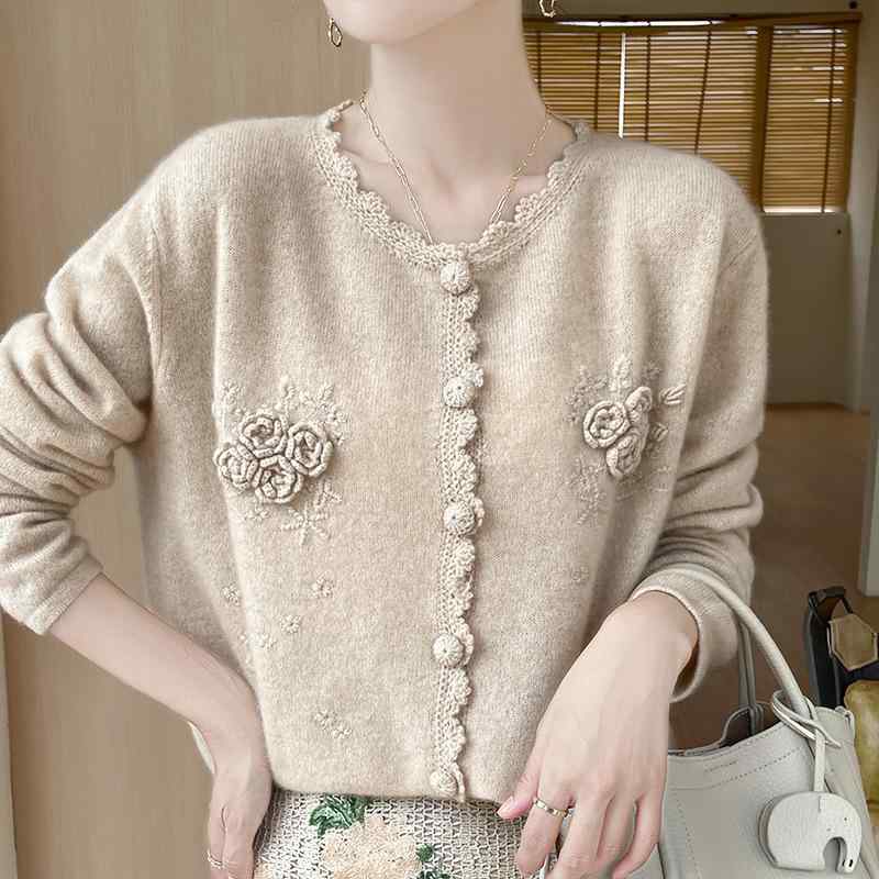 ・素材: ウール95%以上・柄: 無地・セット: 単品・スタイル: カーディガン・シルエット: ルーズ・袖型: スタンダード・襟型: ポロ襟・袖丈: 長袖・色: ピンク,ダークベージュ,ライトベージュ,ホワイト・サイズ: M,L・前立て: シングルボタン