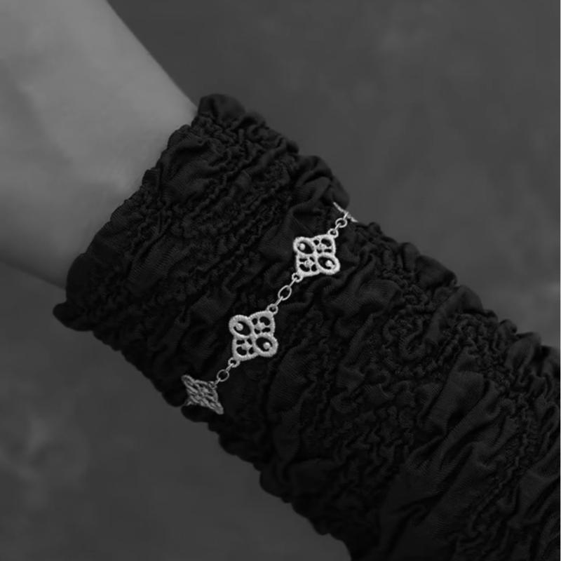 Rakuten - ブレスレット レディース 透かしレース 立体刺繍 花モチーフ 宴会用 ドレス アクセサリー 華やか 手首 装飾 刺繍花 立体デザイン レース手環 女性用 フォーマル アクセ 花柄 彫刻風 繊細 装飾品