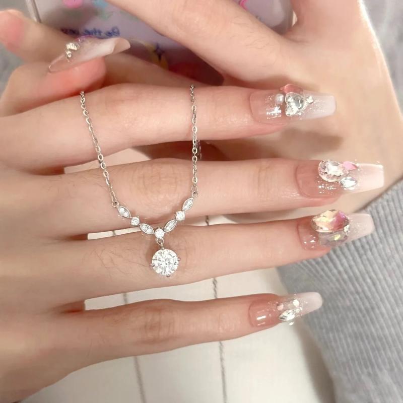 ネックレス レディース 純銀 ジルコニア 水滴形 フルダイヤ 高級感 ユニークデザイン スタイリッシュ 爽やか アクセサリー ジュエリー 女性用 細工 繊細 輝き 日常使い ギフト シンプル モダン 洗練