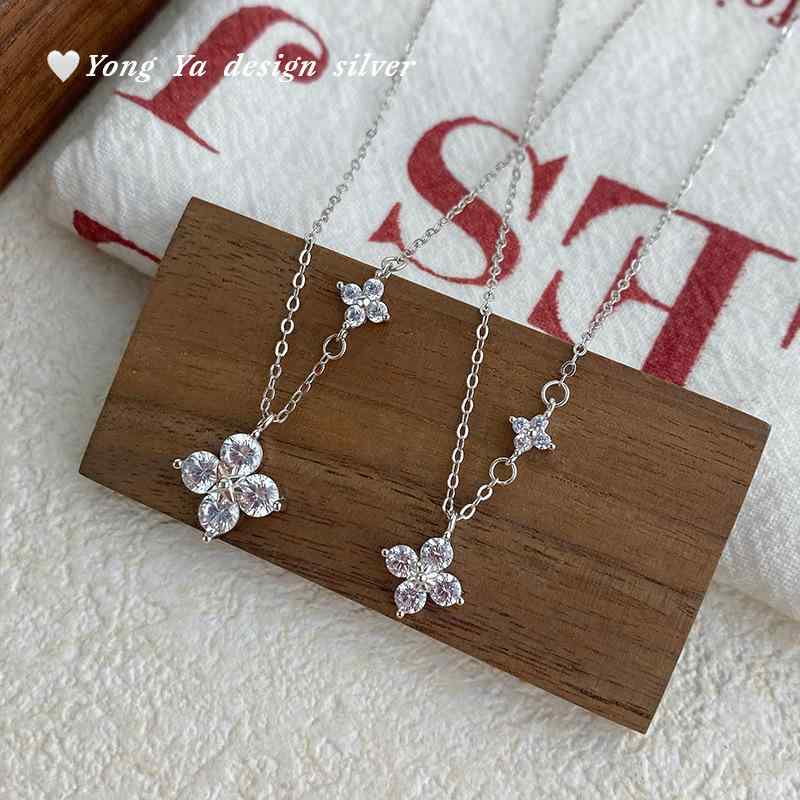 ネックレス レディース シルバー 四芒星 シンプル 高級感 幾何学デザイン 日常 通勤 チェーン アクセサ..