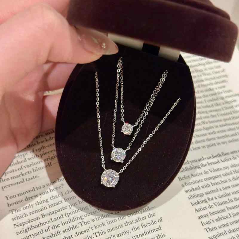 レディース 純銀 モサン石 ネックレス 梅花カット 四爪 鼻鉤 鎖骨チェーン Dカラー デコルテ 輝き 日常..