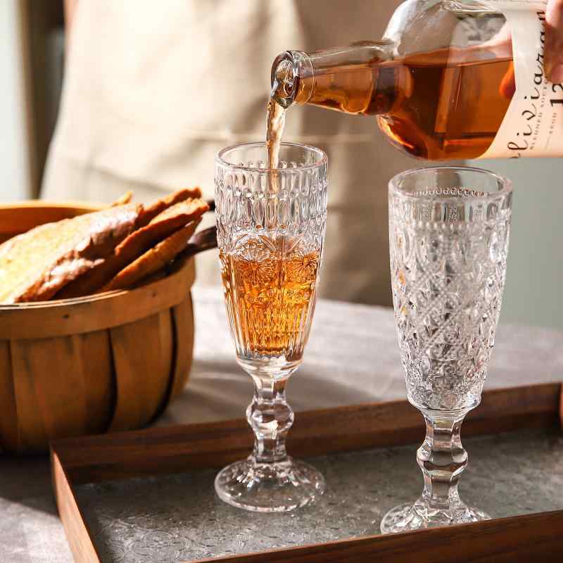 ワイングラス シャンパングラス レトロ エンボス加工 ガラス 高脚 クリスタル風 家庭用 クリエイティブ..