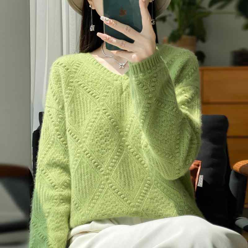 ・素材: ウール95%以上・厚み: 厚手・スタイル: プルオーバー・シルエット: レギュラー・襟型: Vネック・袖丈: 長袖・袖型: 標準袖・デザイン: 無地・加工: 機織り・カラー: ベージュ,グリーン,ピンク,ダークグリーン,ホワイト,ライトブルー・サイズ: フリーサイズ・性別: 女性