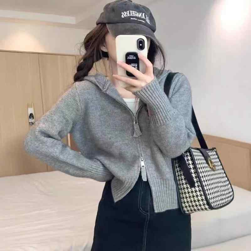 ・スタイル: 開襟・単品・シルエット: ルーズ・丈: ミディアム・襟: フード・袖: 長袖・厚さ: 厚手・ディテール: リブ・加工: マーセライズ・色: グレー,ホワイト,ブラック・サイズ: S,M,L,XL・素材: ウール95%以上・前立て: ジッパー・風合い: 通勤・性別: 女性・対象年齢: 成人