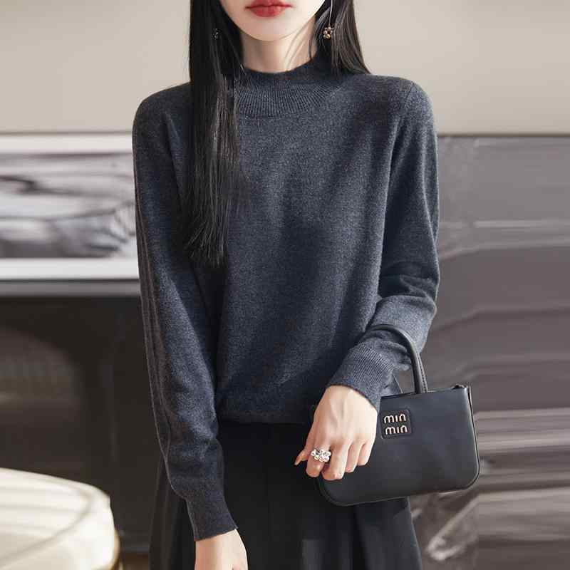 ・素材: ウール・ウール含有率: 95%以上・色: ブラウン,ブラック,レッド,ベージュ,ダークグレー・サイズ: M,L,XL,XXL・袖丈: 長袖・袖型: セットインスリーブ・襟型: ハーフハイネック・丈: ミドル丈・厚み: 中厚・リブ: あり・加工: マーセライズ・着用方法: プルオーバー・対象: 女性用